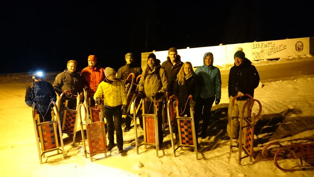 ZPARTNER Kick Off Meeting. Ein Teamfoto nach dem Rodelrennen in Zauchensee.